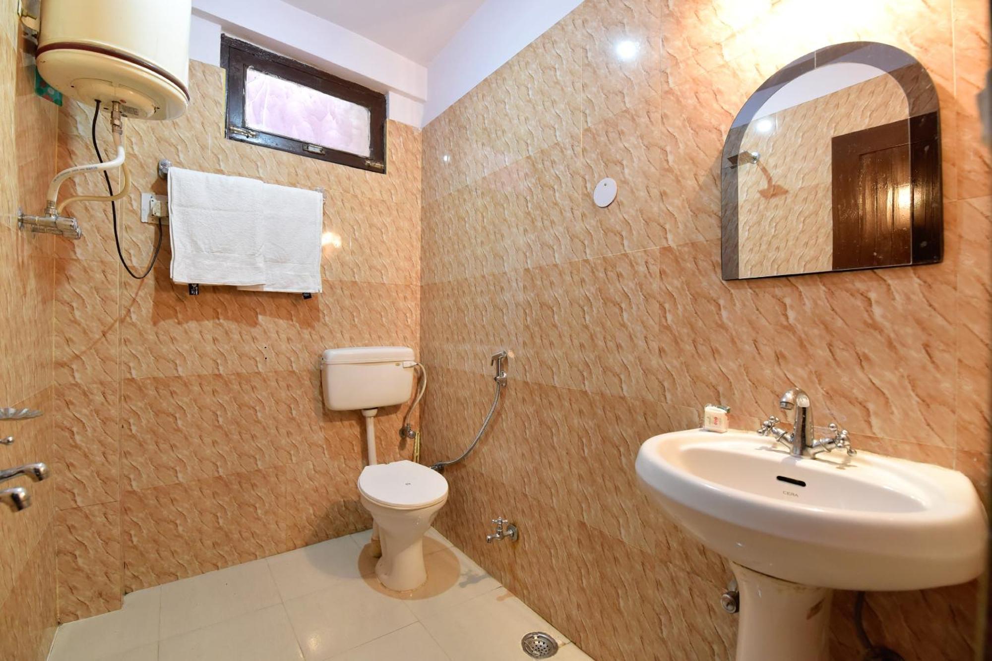 Oyo Hill View Hotel Manali  Bagian luar foto